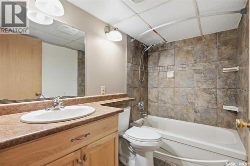 2022 Easthill, Saskatoon, SK - Indoor Photo Showing Bathroom