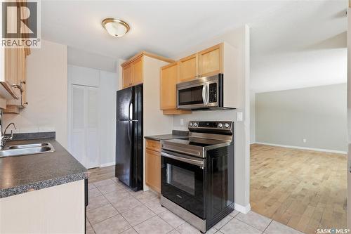 2022 Easthill, Saskatoon, SK - Indoor Photo Showing Kitchen With Double Sink