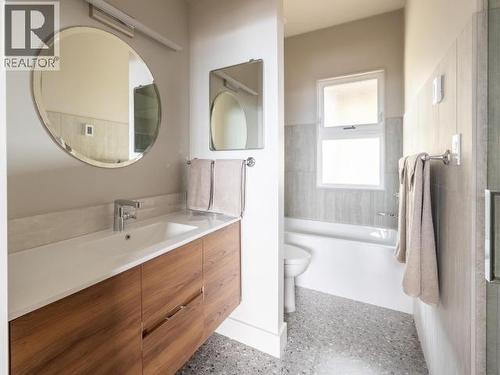 5461 Maple Ave, Powell River, BC - Indoor Photo Showing Bathroom
