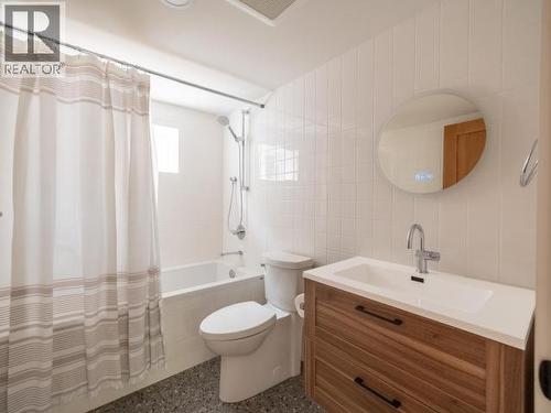 5461 Maple Ave, Powell River, BC - Indoor Photo Showing Bathroom