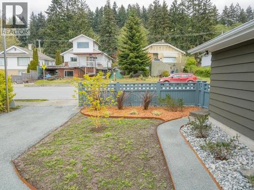 5461 Maple Ave, Powell River, BC - Outdoor