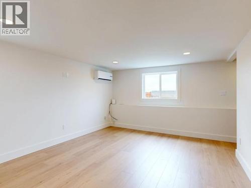 5461 Maple Ave, Powell River, BC - Indoor