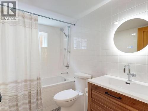5461 Maple Ave, Powell River, BC - Indoor Photo Showing Bathroom