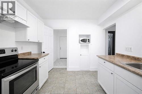 3463 Harris Street, Windsor, ON - Indoor Photo Showing Kitchen