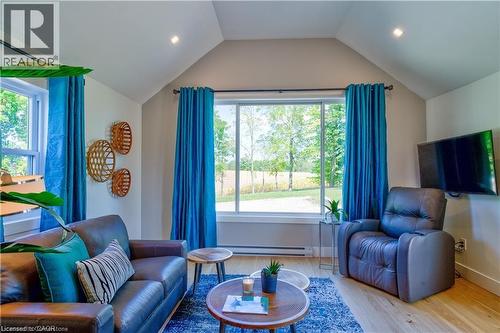 1748 Centre Road, Flamborough, ON - Indoor Photo Showing Living Room