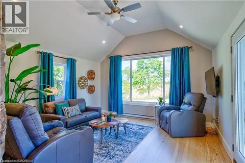 1748 Centre Road, Flamborough, ON - Indoor Photo Showing Living Room