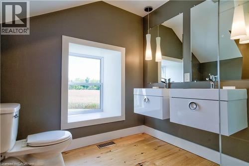 1748 Centre Road, Flamborough, ON - Indoor Photo Showing Bathroom