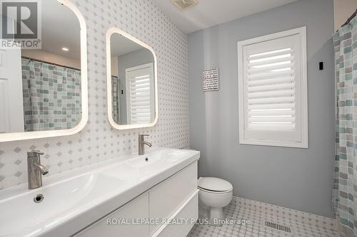 329 Tonelli Lane, Milton, ON - Indoor Photo Showing Bedroom