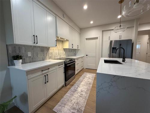 76 Outback Drive, Brandon, MB - Indoor Photo Showing Kitchen With Upgraded Kitchen