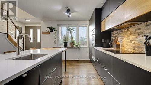510 Foxview Place, Ottawa, ON - Indoor Photo Showing Kitchen With Upgraded Kitchen
