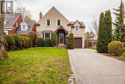 34 KINGSGROVE BOULEVARD Toronto, ON M8X 1N7