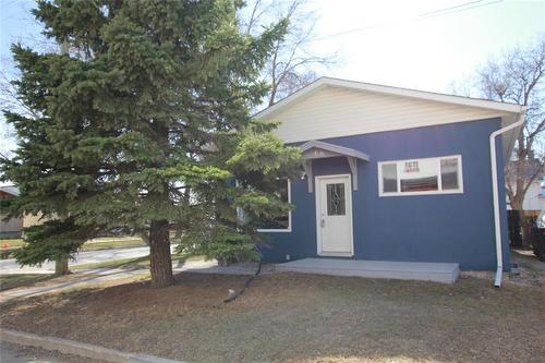 631 La Fleche Street  Winnipeg, MB R2J 0E2