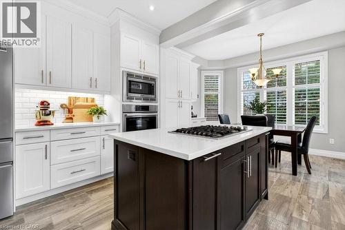 5901 Chercover Court, Burlington, ON - Indoor Photo Showing Kitchen With Upgraded Kitchen