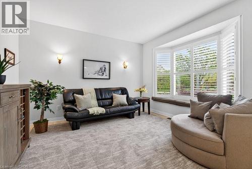 5901 Chercover Court, Burlington, ON - Indoor Photo Showing Living Room