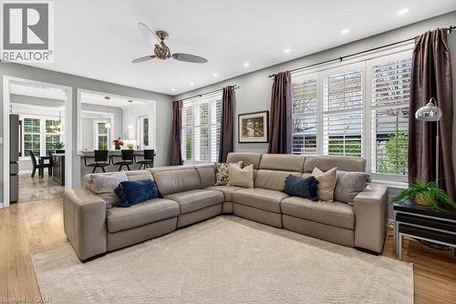 5901 Chercover Court, Burlington, ON - Indoor Photo Showing Living Room