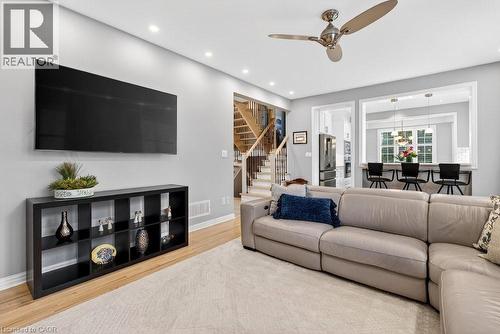 5901 Chercover Court, Burlington, ON - Indoor Photo Showing Living Room