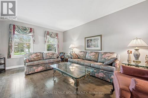 42 Trailview Drive, Kitchener, ON - Indoor Photo Showing Living Room