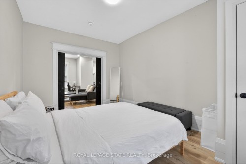 11 Barnesdale Avenue N, Hamilton, ON - Indoor Photo Showing Bedroom