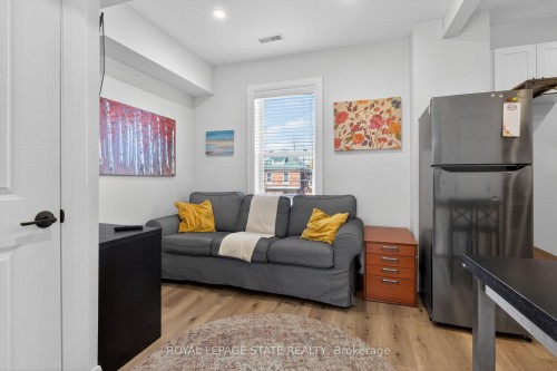 11 Barnesdale Avenue N, Hamilton, ON - Indoor