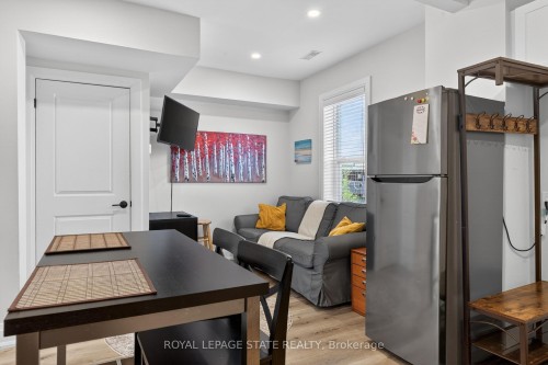 11 Barnesdale Avenue N, Hamilton, ON - Indoor