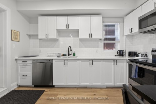 11 Barnesdale Avenue N, Hamilton, ON - Indoor Photo Showing Kitchen With Upgraded Kitchen