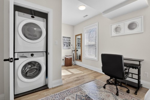 11 Barnesdale Avenue N, Hamilton, ON - Indoor Photo Showing Laundry Room