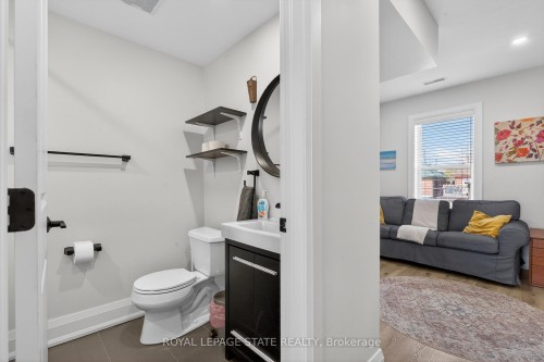 11 Barnesdale Avenue N, Hamilton, ON - Indoor Photo Showing Other Room