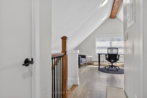 11 Barnesdale Avenue N, Hamilton, ON - Indoor Photo Showing Other Room