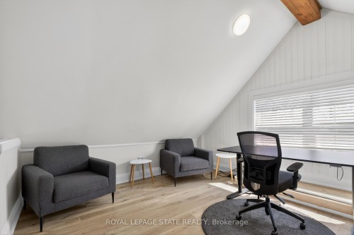 11 Barnesdale Avenue N, Hamilton, ON - Indoor