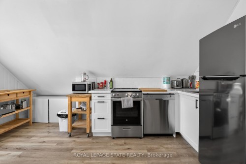 11 Barnesdale Avenue N, Hamilton, ON - Indoor