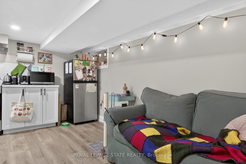 11 Barnesdale Avenue N, Hamilton, ON - Indoor