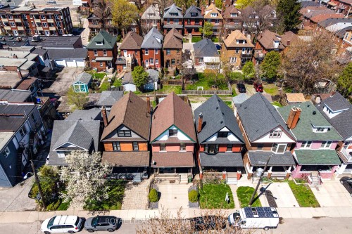 11 Barnesdale Avenue N, Hamilton, ON - Outdoor