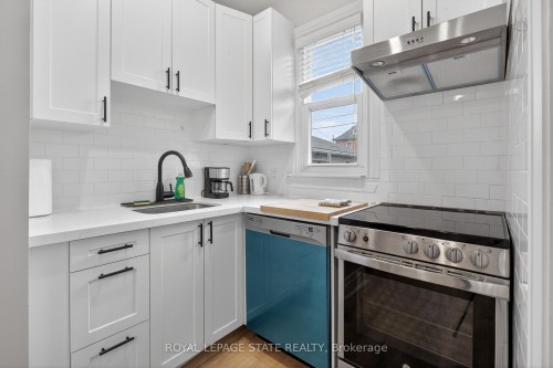 11 Barnesdale Avenue N, Hamilton, ON - Indoor Photo Showing Kitchen With Upgraded Kitchen