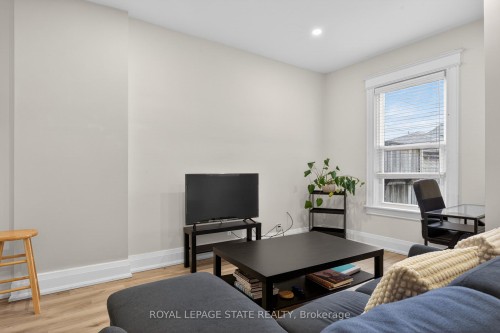 11 Barnesdale Avenue N, Hamilton, ON - Indoor