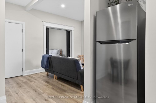 11 Barnesdale Avenue N, Hamilton, ON - Indoor Photo Showing Other Room