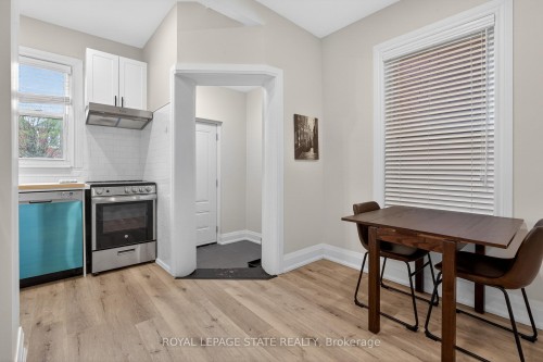 11 Barnesdale Avenue N, Hamilton, ON - Indoor