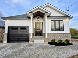 Main-115 Chesley Street  Hamilton, ON L9C 3V9