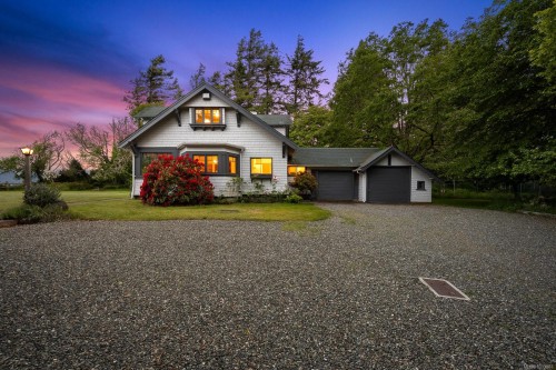 965 Balmoral Rd, Comox, BC 