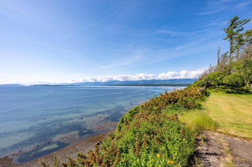 965 Balmoral Rd, Comox, BC 