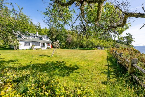 965 Balmoral Rd, Comox, BC 