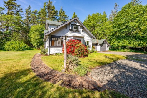 965 Balmoral Rd, Comox, BC 