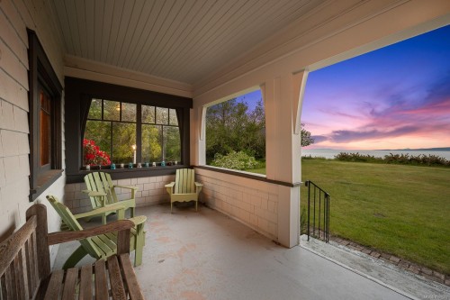 965 Balmoral Rd, Comox, BC 