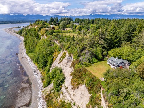 965 Balmoral Rd, Comox, BC 