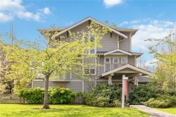 1-2918 Shelbourne St Victoria, BC V8R 4M6