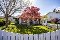 1367 LARSEN Rd Courtenay, BC V9N 8Y9