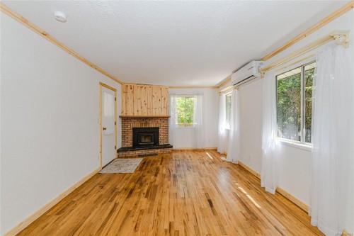 128 Sunset Dr, Salt Spring, BC 