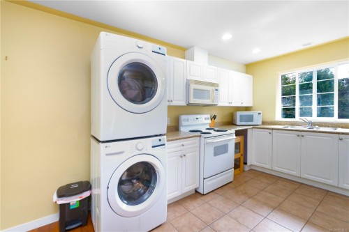 2420 Campbell River Rd, Campbell River, BC 