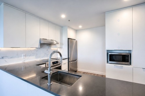 Cuisine - 604-205 Ch. Bates, Mont-Royal, QC - Indoor Photo Showing Kitchen With Upgraded Kitchen