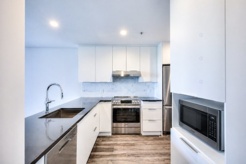 Cuisine - 604-205 Ch. Bates, Mont-Royal, QC - Indoor Photo Showing Kitchen With Upgraded Kitchen