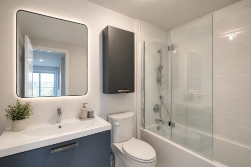 Salle de bains - 604-205 Ch. Bates, Mont-Royal, QC - Indoor Photo Showing Bathroom